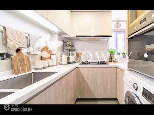 Mid Levels Central - Merry Court 09