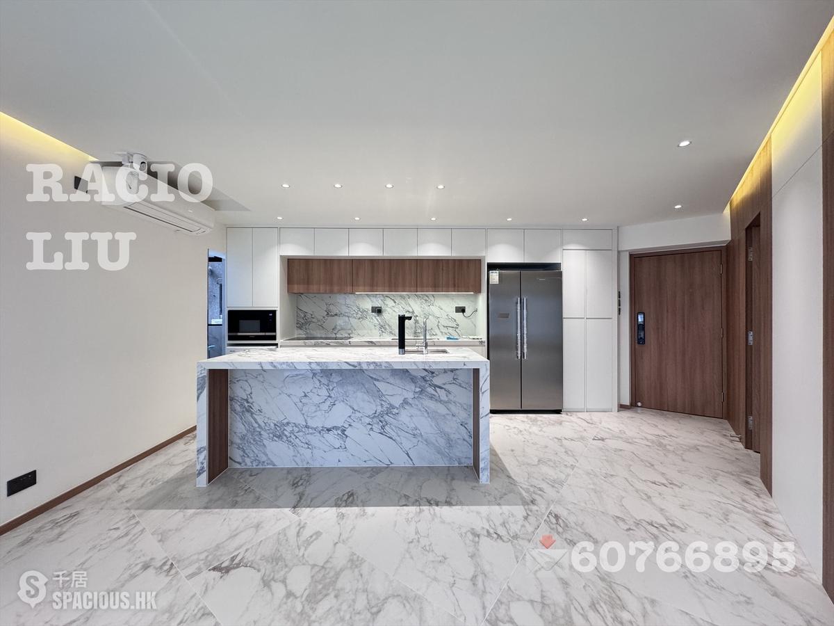 Soho - Albron Court 01