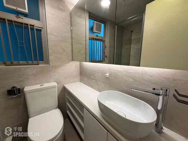 Sai Ying Pun - Centre Place 05