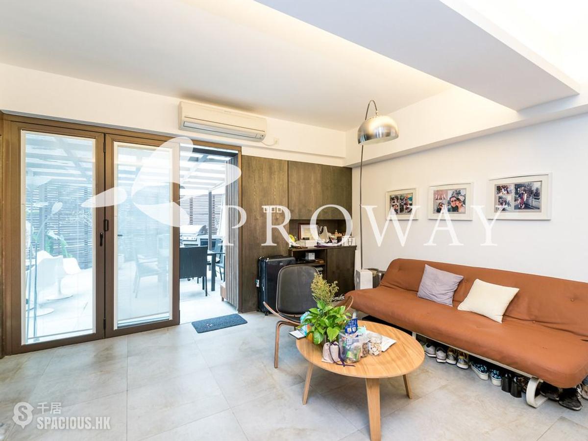 Sai Ying Pun - Golden Phoenix Court 01