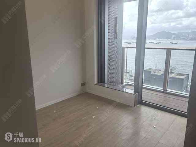 Sai Ying Pun - Des Voeux W Residence 01