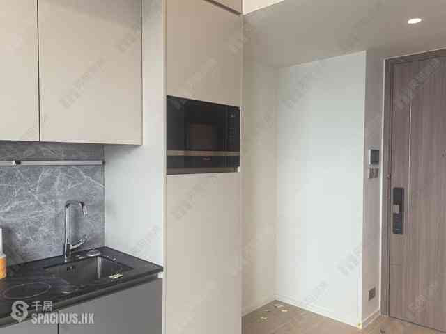 Sai Ying Pun - Des Voeux W Residence 03