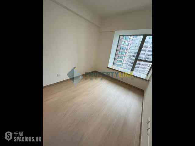 Sheung Wan - Queen's Terrace 02