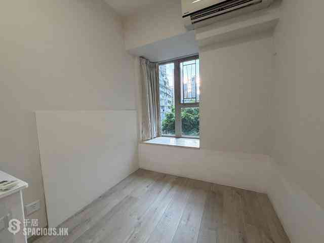 Sai Ying Pun - Centre Place 06