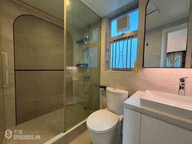 Sai Ying Pun - Centre Place 08