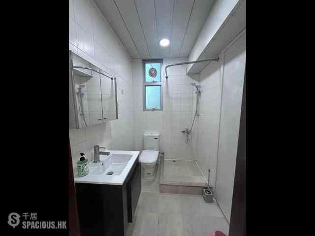 Wan Chai - Kiu Yin Commercial Building 04