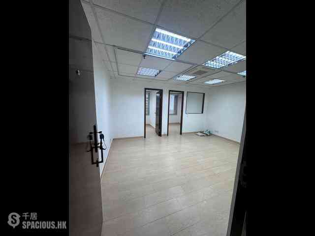 Wan Chai - Kiu Yin Commercial Building 06