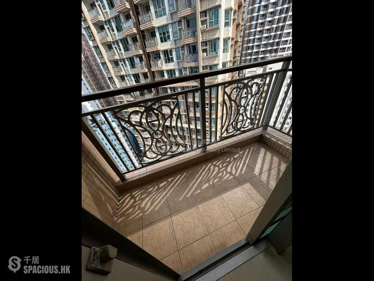 Kennedy Town - The Merton Tower 2 01