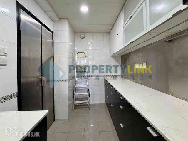 Mid Levels West - Parkway Court 16