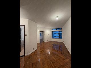 Mid Levels West - Euston Court 02