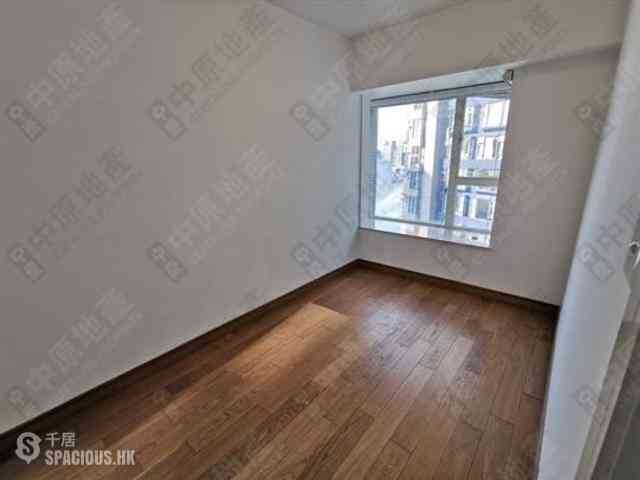 Soho - Centrestage 02