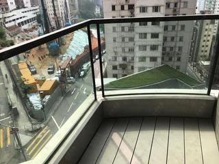 Mid Levels Central - Arezzo 24