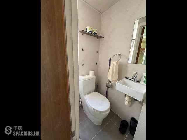 Mid Levels West - Wah Sen Court 09