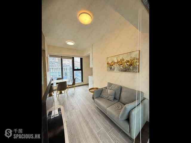 Sai Ying Pun - The Queens 02