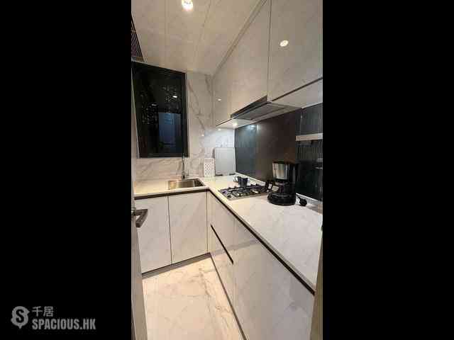 Sai Ying Pun - The Queens 11