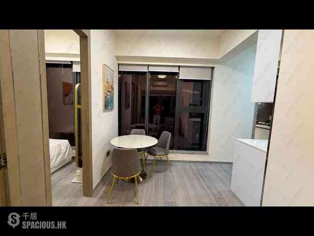 Sai Ying Pun - The Queens 15