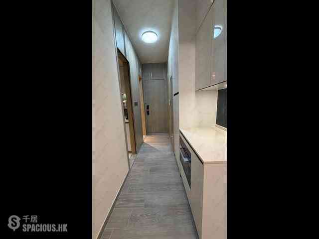 Sai Ying Pun - The Queens 16