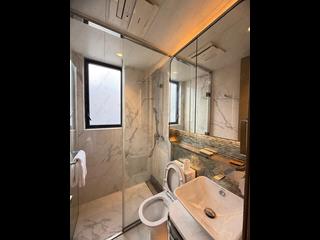 Sai Ying Pun - The Queens 17
