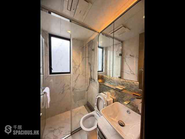 Sai Ying Pun - The Queens 17