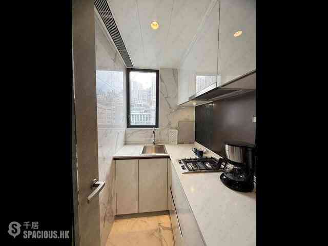 Sai Ying Pun - The Queens 18