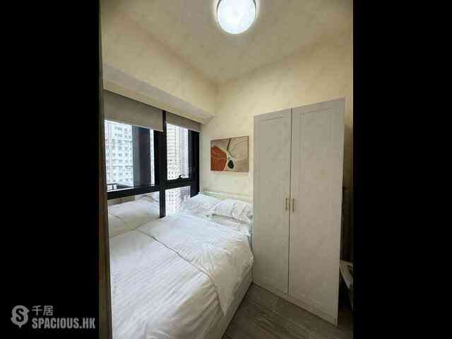 Sai Ying Pun - The Queens 20