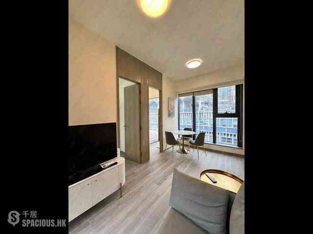 Sai Ying Pun - The Queens 22