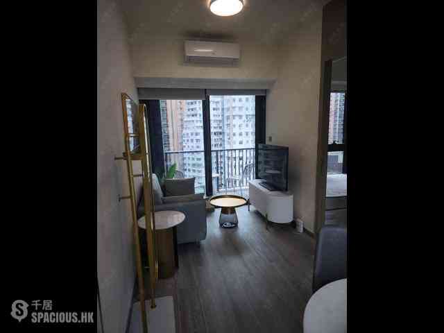 Sai Ying Pun - The Queens 01