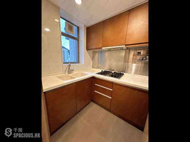 Sai Ying Pun - Island Crest 03