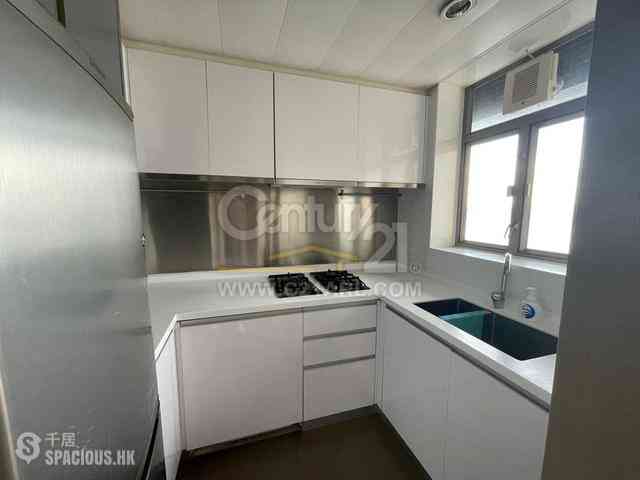 Sai Ying Pun - Island Crest Block 2 03