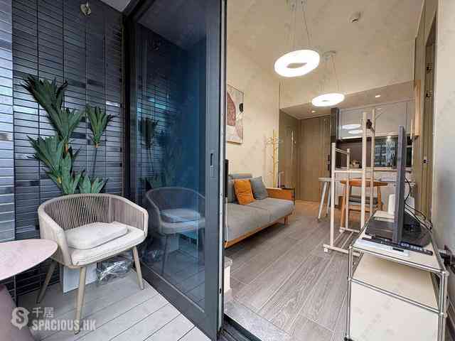 Sai Ying Pun - The Queens 01