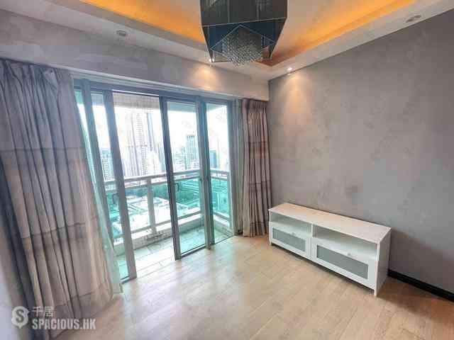 Sai Ying Pun - Centre Place 01