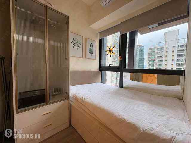Sai Ying Pun - The Queens 03