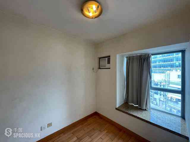 Sheung Wan - Queen's Terrace 02