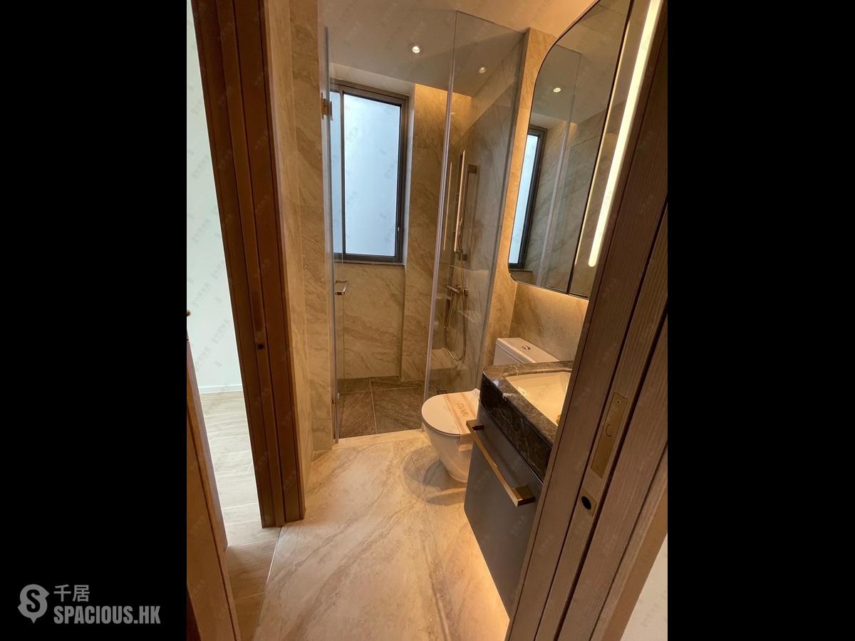 Sai Ying Pun - Des Voeux W Residence 01