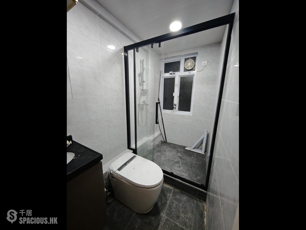 Sai Ying Pun - Lee Wah Mansion 01