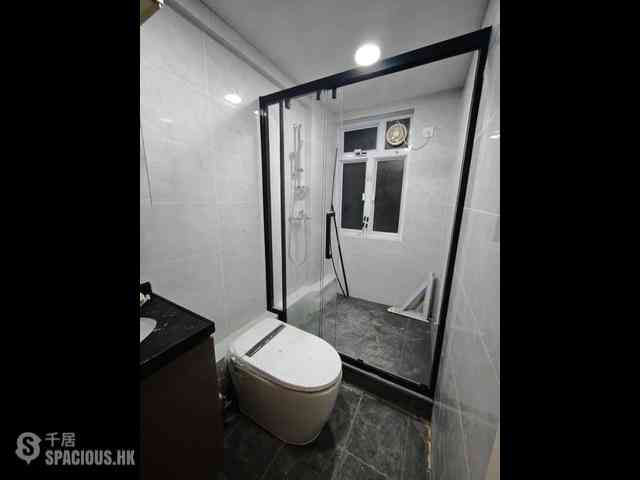 Sai Ying Pun - Lee Wah Mansion 01