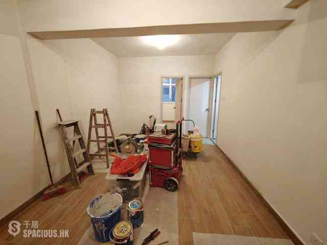 Sai Ying Pun - Lee Wah Mansion 02