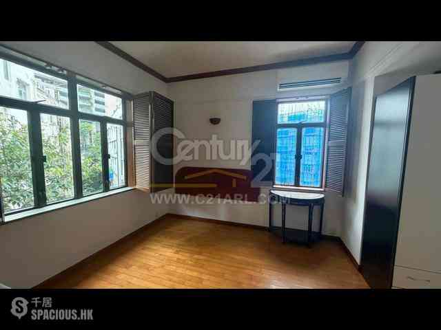 Mid Levels Central - Pak Fai Mansion 07
