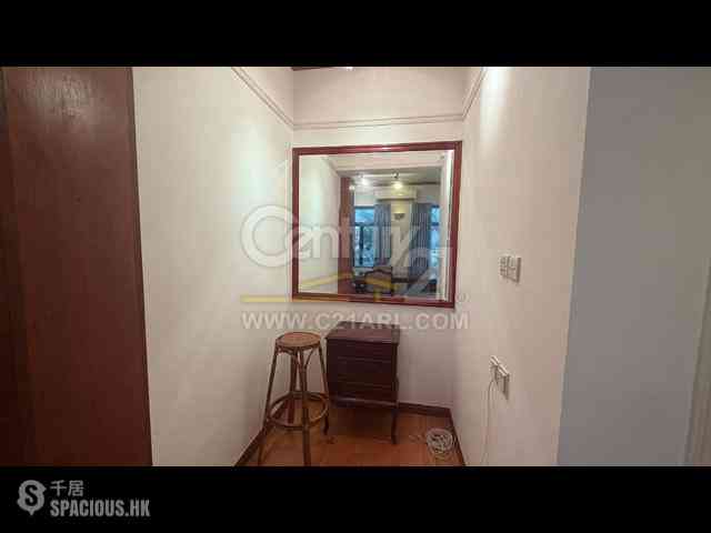 Mid Levels Central - Pak Fai Mansion 04