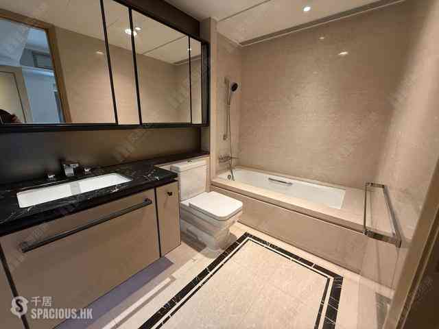 Mid Levels Central - 3, MacDonnell Road 07