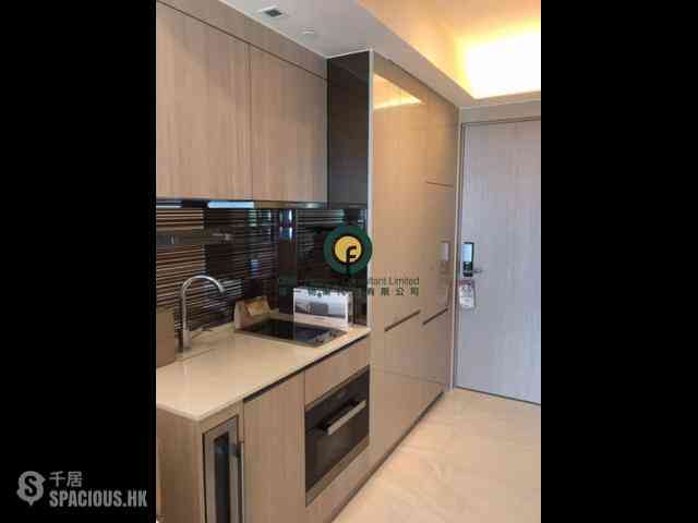 Sai Ying Pun - King's Hill 01