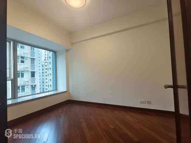 Wan Chai - The Avenue 03