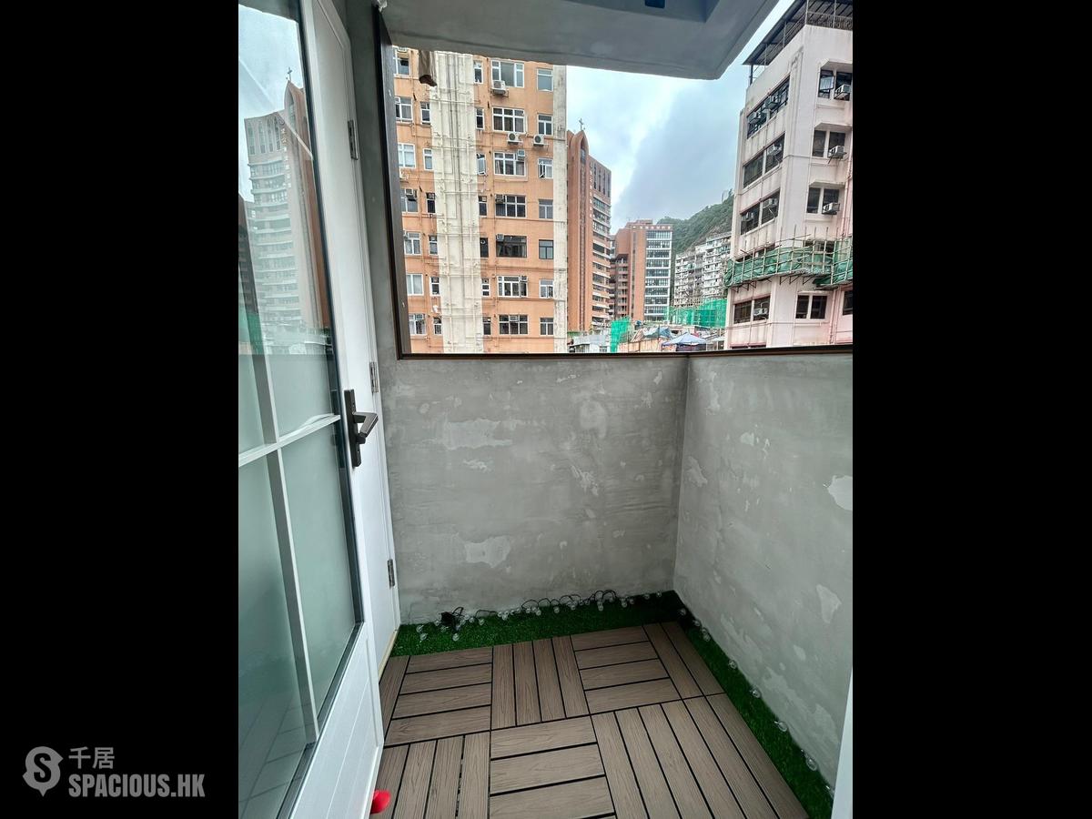 Wan Chai - Kin On Building 01