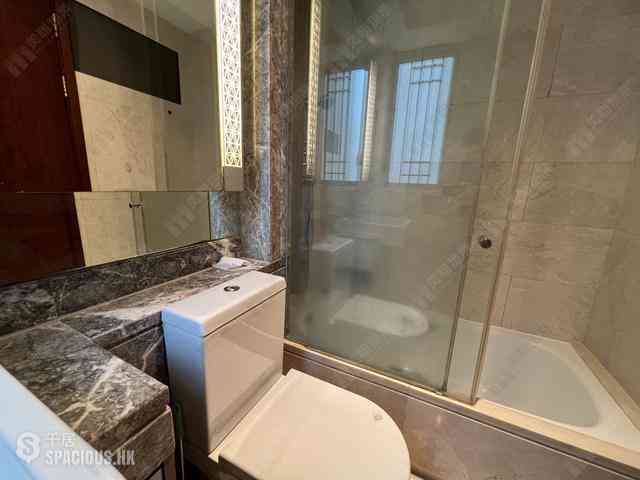 Wan Chai - The Avenue Phase 1 Block 5 11