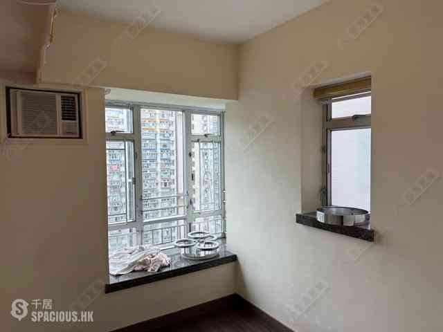 Tseung Kwan O - The Metro City Phase 1 Block 6 02