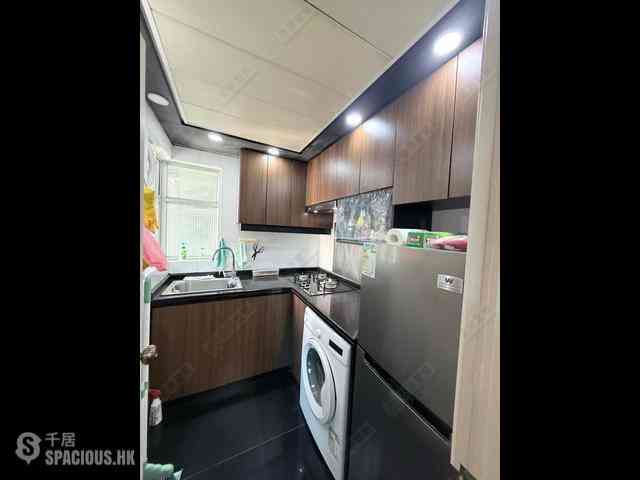 Tseung Kwan O - The Metro City Phase 1 Block 6 04