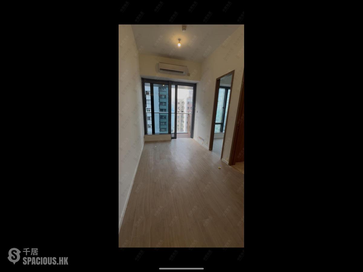 Sai Ying Pun - Des Voeux W Residence 01