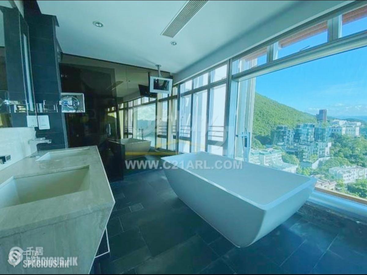 Repulse Bay - The Lily 01