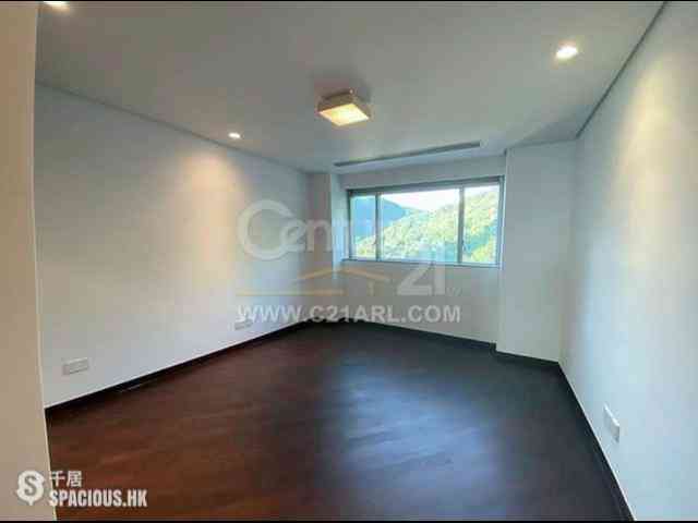 Repulse Bay - The Lily 12