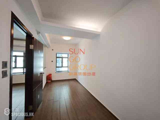 Mid Levels Central - Maxluck Court 03